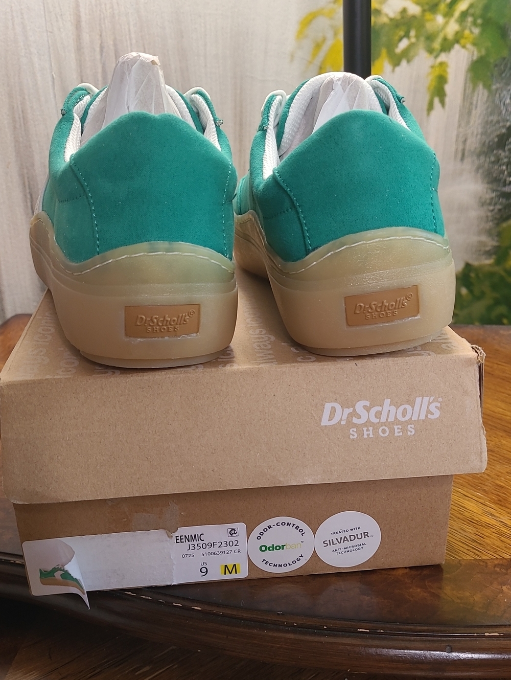 New in box! Dr Scholls Time Off Win Womens 9 Lucky Green Retro Athletic Sneakers - Picture 9 of 9